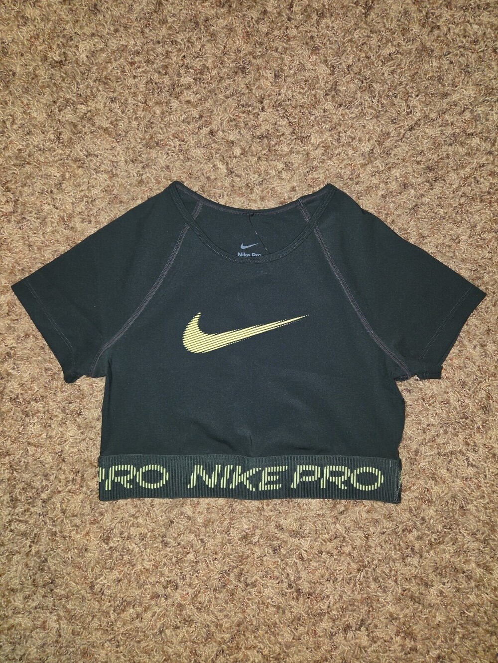 Nike Pro Dri-FIT Short-Sleeve Cropped Top Sample